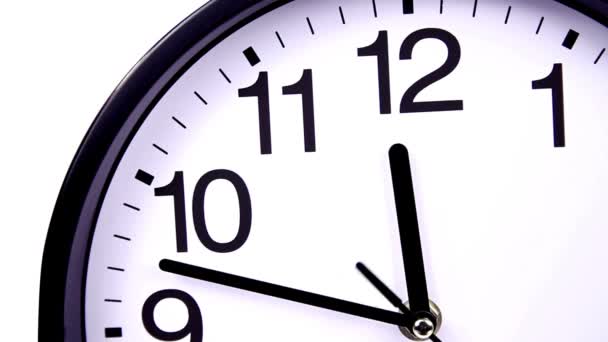 Feche Relógio Branco Frente Relógio Parede Mostra Rapidamente Lapso Tempo — Vídeo de Stock