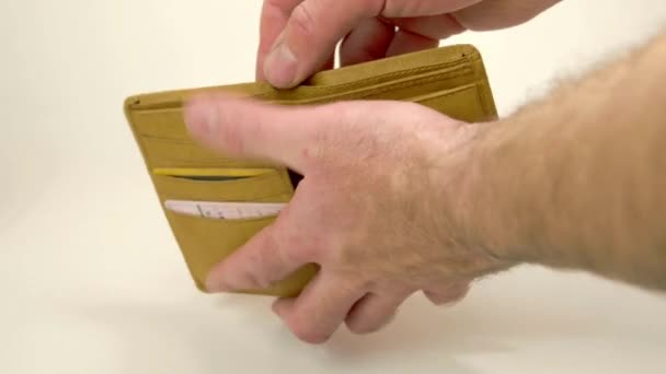 Leere Geldbörse Hat Kein Geld Für Rechnungszahlung Auf Isoliertem Hintergrund — Stockvideo
