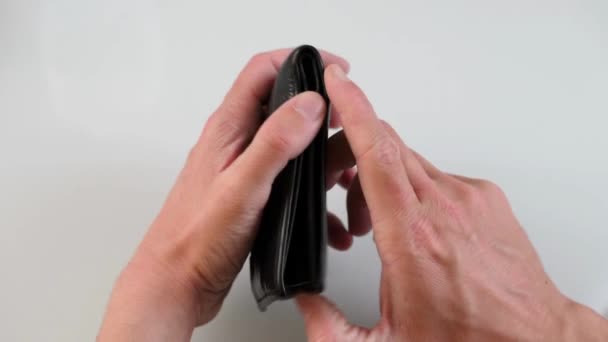 Leere Brieftasche Männerhand Finanzen Und Schlechte Wirtschaft Mann Zeigt Keine — Stockvideo