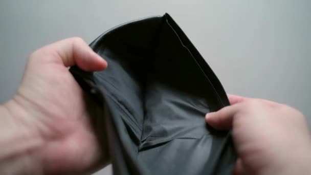 Κοντινό Χέρι Άνοιξε Ένα Άδειο Πορτοφόλι Επειδή Έχασε Χρήματα Κακή — Αρχείο Βίντεο