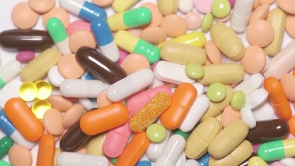 Çok Farklı Ilaç Ilaçları Haplar Haplar Kapsüller Sığ Alan Derinliği — Stok video