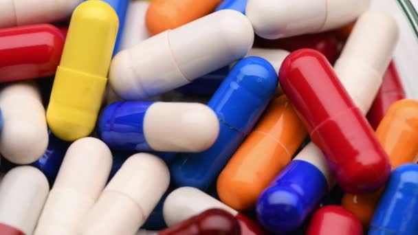 Χάπια Κάψουλες Και Πολύχρωμα Δισκία Φόντο Closeup Φάρμακα Φάρμακα Ασθένεια — Αρχείο Βίντεο