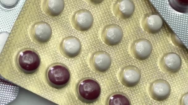 Çeşitli Ilaçların Kabarcıkları Kapatılıyor Farklı Haplar Arka Plan Bağımlılığı Aşırı — Stok video
