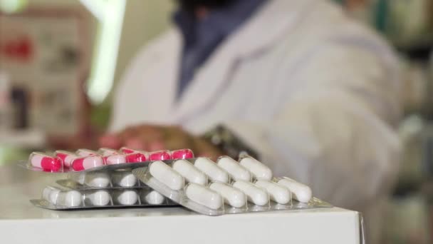 Léky Blistr Pilulky Lék Držení Lékařem Ruční Zdravotní Péče Lékárna — Stock video
