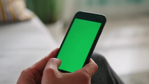 Scroll Smartphone Met Green Mock Screen Chroma Key Gestures Touch — Stockvideo