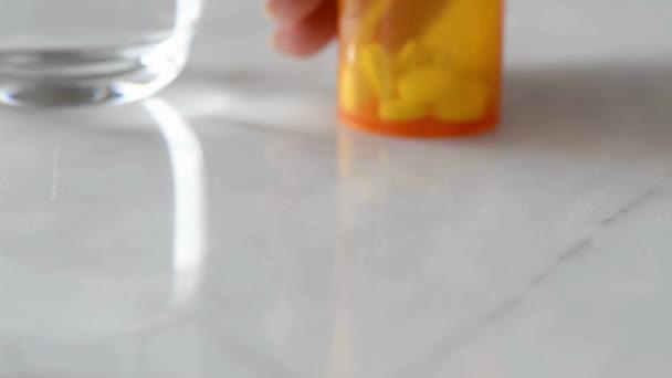 Gyógyszer Szedése Fájdalomcsillapító Tabletták Kéznél Kapszula Egészségügyi Ellátás Medicare Gyógyszertár — Stock videók