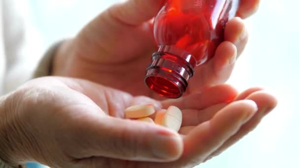 Nalévání Pilulek Lahvičky Léku Předpis Pozadí Užívání Příliš Mnoho Pilulek — Stock video