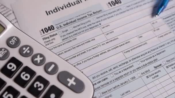 紙税連邦所得税を申告し 支払い 払い戻しを受ける米国源泉所得税Irsフォーム — ストック動画