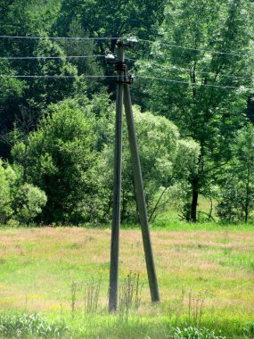 Güç hattının güçlendirilmiş beton direği