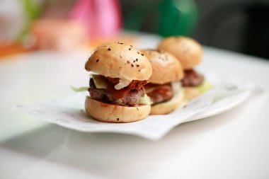 Sığır burger. Seçici odak