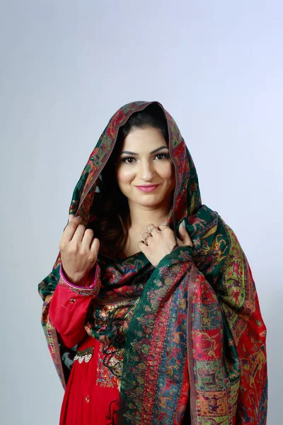 Vacker Pakistansk Kvinna Traditionell Broderi Shalwar Kameez Klänning Modekoncept — Stockfoto