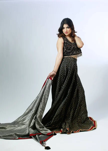 Hispanisches Mädchen Indisch Pakistanischen Desi Stil Trägt Kleid Ghagra Choli — Stockfoto