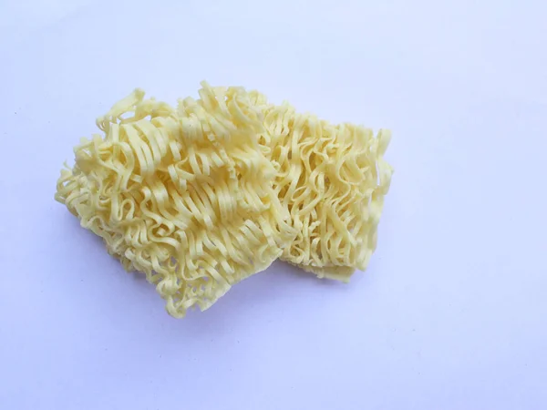 Hazır erişteleri kapatıyoruz. Pişirmeye hazırız. Arkaplan ve örnek ürün için.