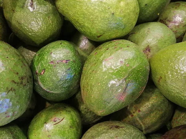 Yeşil avokadoyu kapat.