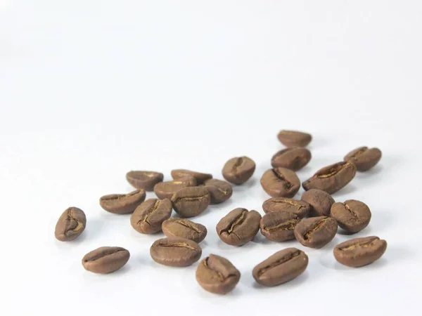 Kaffe Bönor Isolerad Vit Bakgrund — Stockfoto