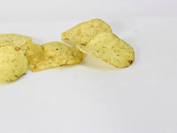 Chipsuri Proaspete Cartofi Fundal Alb Vedere Laterală — Fotografie, imagine de stoc