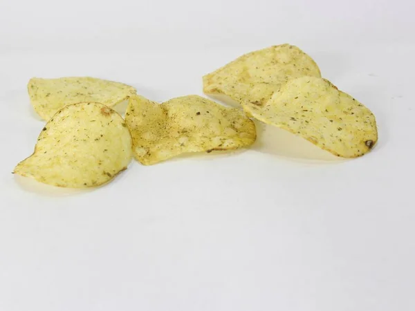 Frische Kartoffelchips Auf Weißem Hintergrund Seitenansicht — Stockfoto