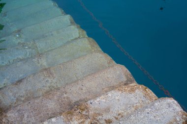 Suya açılan adımlar.