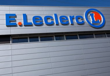 15 Eylül 2023, E. Leclerc logosu Braga, Portekiz 'deki bir mağazanın..