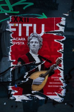 22 Eylül 2023, renkli ve yırtık pırtık bir POSTER, Braga City, Portekiz.