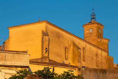 El Pedregoso Köyü 'nde Ortaçağ Kilisesi, Guadalajara, Kastilya la Mancha, İspanya.
