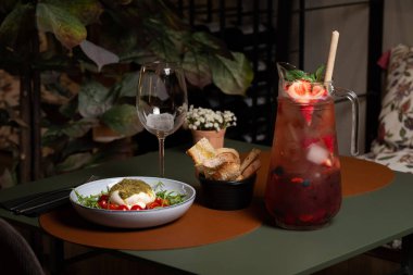 Burrata İtalyan mutfağında çok beğenilen bir antipatik yemektir..