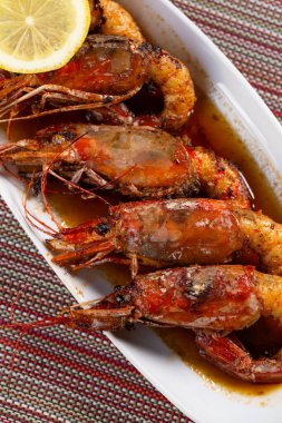 Sarımsaklı karides yakın çekim üst görüntü, Braga, Portekiz.