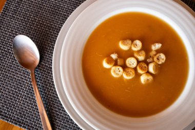 Douro, Portekiz 'de tipik bir restoranda lezzetli balık çorbası.. 