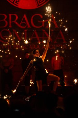 23 Mayıs 2025 - ELEMENTA IGNIS Braga Romana Event, Braga, Portekiz 'de MALATITSCH tarafından üretilen ve yürütülen bir yangın gösterisi.