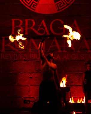 23 Mayıs 2025 - ELEMENTA IGNIS Braga Romana Event, Braga, Portekiz 'de MALATITSCH tarafından üretilen ve yürütülen bir yangın gösterisi.