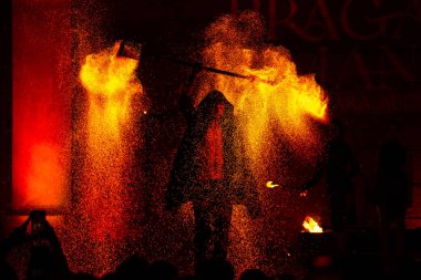 23 Mayıs 2025 - ELEMENTA IGNIS Braga Romana Event, Braga, Portekiz 'de MALATITSCH tarafından üretilen ve yürütülen bir yangın gösterisi.