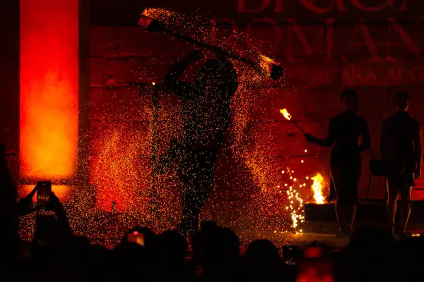 23 Mayıs 2025 - ELEMENTA IGNIS Braga Romana Event, Braga, Portekiz 'de MALATITSCH tarafından üretilen ve yürütülen bir yangın gösterisi.