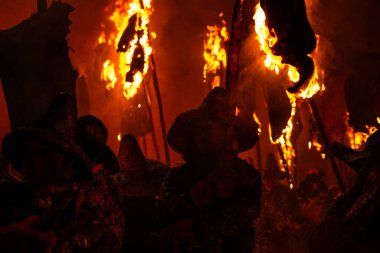 27 Eylül 2025, El Vtor, Mayorga. Bağlılık, ateş, tutku ve popüler gururu harmanlayan eşsiz bir gelenek. Ulusal Turizm Faizi Festivali ilan etti.