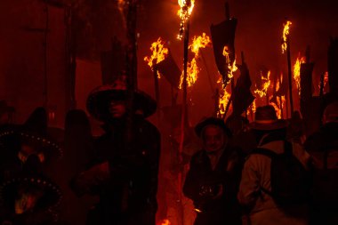 27 Eylül 2025, El Vtor, Mayorga. Bağlılık, ateş, tutku ve popüler gururu harmanlayan eşsiz bir gelenek. Ulusal Turizm Faizi Festivali ilan etti.