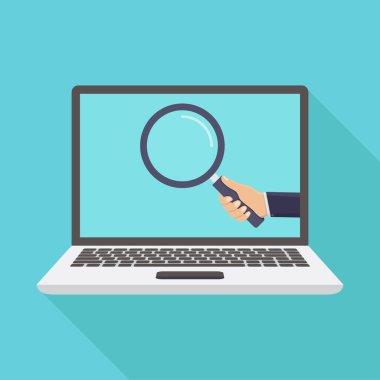 İş adamı elinde büyüteç, dizüstü bilgisayar, düz tasarım vektör çizimi tutuyor.