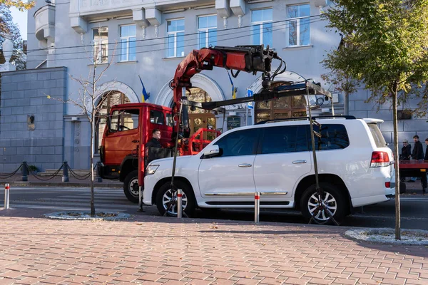 stock image Kyiv, Ukraine, October 16, 2022. Wrecker towing car, vehicle fined for parking violations, evacuation service