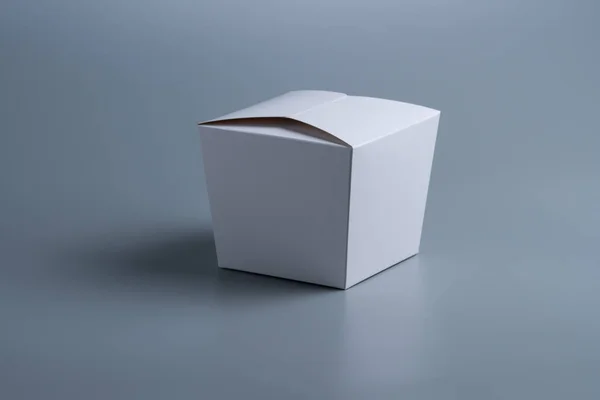 Białe Pudełko Izolowane Szarym Tle — Zdjęcie stockowe