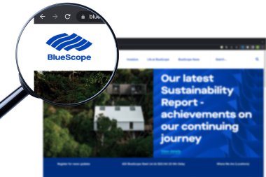 Los Angeles, Kaliforniya, ABD - 9 Martha 2023: Bluescope Steel web sitesi. Bluescope Steel logosu ekranda görünür