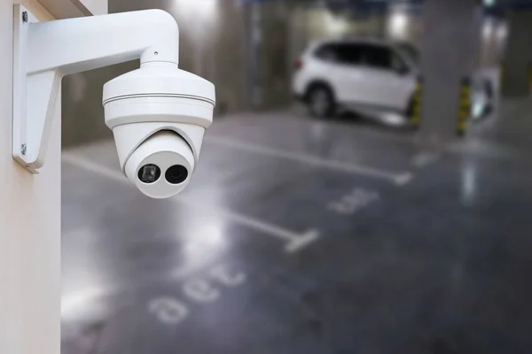 Cctv Camera Surveillance Systeem Overdekte Parkeergelegenheid — Stockfoto