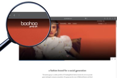 Los Angeles, Kaliforniya, ABD - 11 Martha 2023: Boohoo Group plc web sitesi. Boohoo Grubu plâk logosu görünür