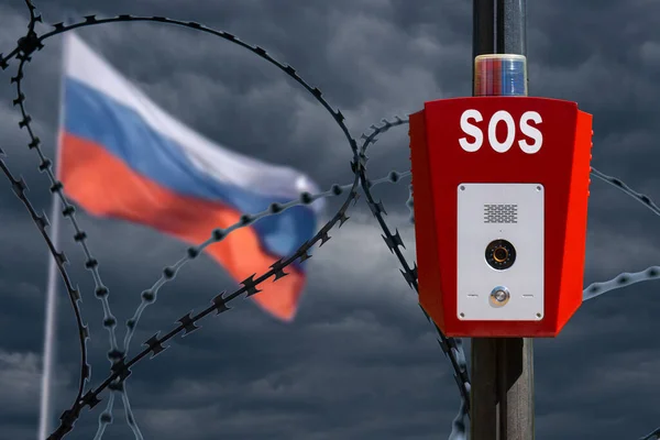 Ruská Vlajka Plotem Ostnatého Drátu Pojem Sporu Hranice Spor Přistěhovalectví — Stock fotografie
