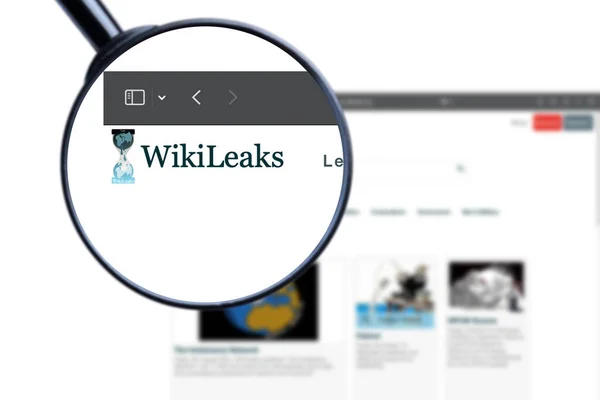 ミラノ イタリア 2023年5月25日 ウィキリークスのウェブサイト それは 匿名の情報源によって提供される秘密の情報と分類されたメディアを公開する国際的な非営利組織です ウィキリークスのロゴ — ストック写真