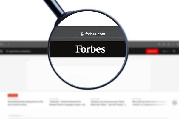Milan Italy May 2023 Forbes Website Homepage 미국의 비즈니스 잡지이다 — 스톡 사진