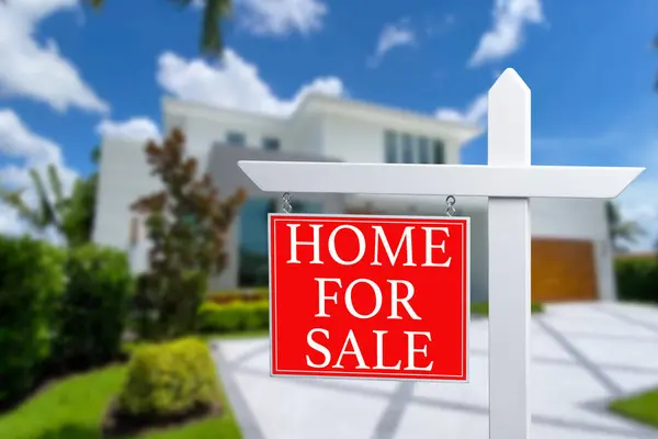 Home Sale Real Estate Sign Beautiful New House — Stock Photo, Image
