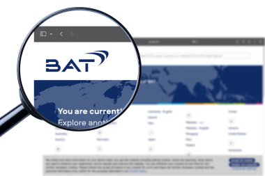 Kyiv, Ukrayna - 4 Eylül 2023: Web sitesinin ana sayfasında British American Tobacco logosu