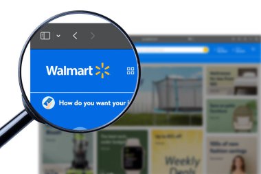 Kyiv, Ukrayna - 4 Eylül 2023: Walmart web sitesi. Hipermarket zinciri olarak çalışan çok uluslu bir Amerikan perakende şirketi. Walmart logosu görünür