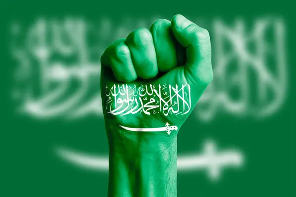 Muž Ruka Pěst Saudi Arabia Vlajka Maloval Detailní Záběr — Stock fotografie