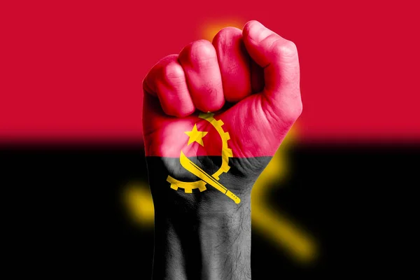 Мужской Кулак Флага Ангола Раскрашен Крупный План — стоковое фото