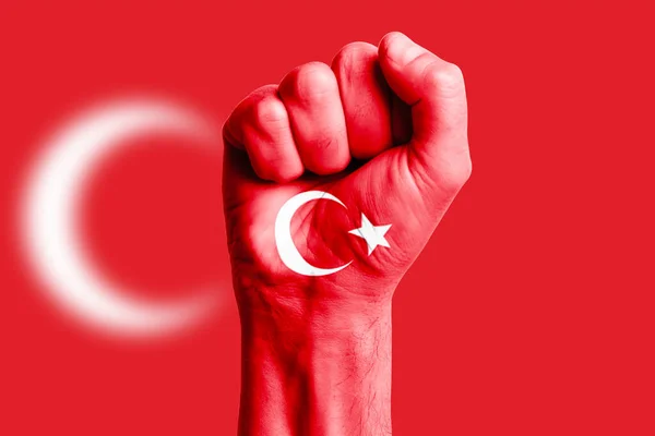 Ανδρική Γροθιά Της Τουρκικής Σημαίας Ζωγραφισμένη Κοντινό Πλάνο — Φωτογραφία Αρχείου