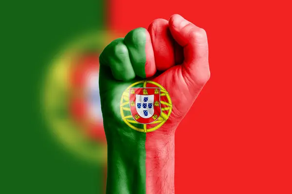 Man Hand Knytnäve Portugal Flagga Målade Närbild — Stockfoto